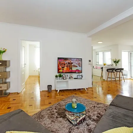 Gg Apartman *